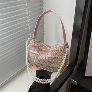 Sac à main tissé arc-en-ciel avec broderie papillon rose et bandoulière en perles