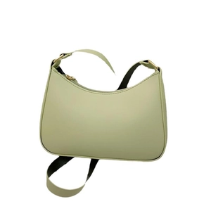 Borsa a spalla a mezza luna verde chiaro in ecopelle liscia con design minimalista