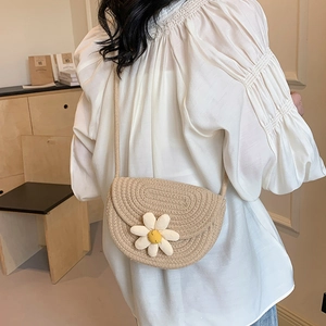Borsa a tracolla in paglia intrecciata con margherita per vacanze estive al mare