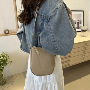Minimalist beige large capacity crossbody bucket bag made of soft lychee pattern leather