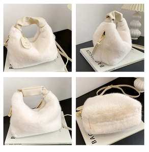 Vue en quatre plans du sac à main beige en fausse fourrure avec poignées en cuir chic