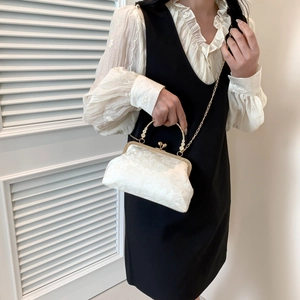 Vintage cream floral jacquard handbag with gold metal handle and chain strap for women