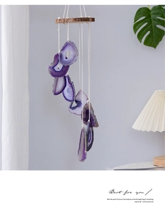 Nahaufnahme von violetten Achatscheiben mit natürlicher Textur für dieses Windspiel