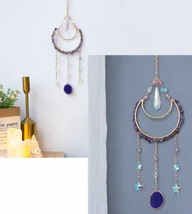 Détail du carillon lune en améthyste avec tranche d'agate violette pour décoration