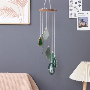 Natürliches lila Achat Stein Windspiel mit Holzsockel für böhmische Hauswanddekoration