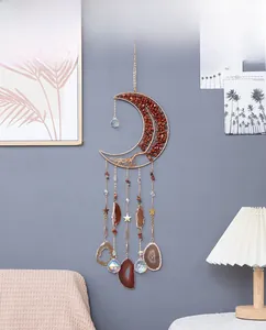 Attrape-soleil lune dorée avec arbre de vie en pierre rouge et boule de cristal suspendue