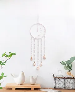 Détail de la décoration murale Arbre de Vie en cristal rose avec perles et pierres naturelles
