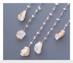 Détails des pendentifs arbre de vie en cristal faits main avec fil de cuivre tressé
