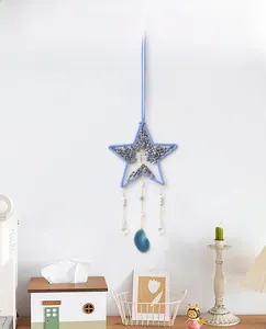 Dettaglio decorazione stella albero della vita con cristalli e fetta di agata