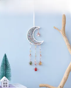 Dettaglio decorazione murale luna albero della vita con pietre di fluorite naturale