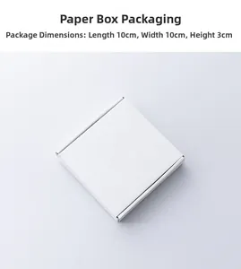 Detailansicht einer quadratischen weißen Geschenkbox aus Karton in der Größe 10x10x3cm