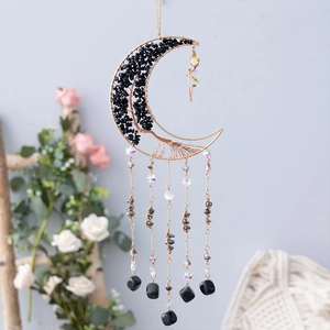 Goldener Mond-Traumfänger mit schwarzen Steinen und Lebensbaum-Kristallen Wandbehang