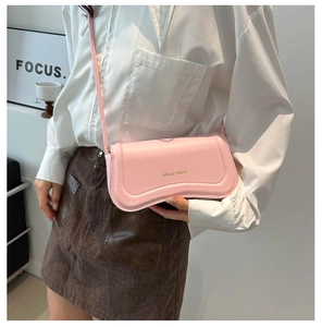 Detail of light pink shoulder bag with wave-shaped bottom and gold Miss mini lettering