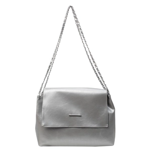 Silberne Schultertasche in Metallic-Optik mit Kettenriemen und Metallleiste-Detail