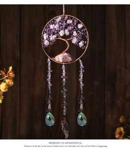 Detailaufnahme des Lebensbaums aus Kupferdraht mit lila Amethyst-Edelsteinen
