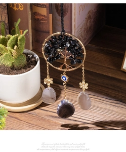 Detailansicht des Lebensbaum Autoanhängers mit Obsidian und blauem Evil Eye Schutz