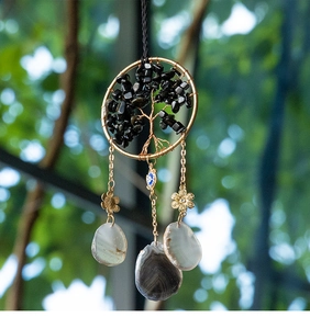 Detail von Lebensbaum Anhänger mit Obsidian Steinen und Achat Scheiben an Goldkette