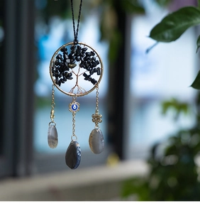 Detail von Lebensbaum Autoanhänger mit schwarzen Obsidiansteinen und Evil Eye Perle