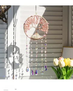 Capteur de rêves arbre de vie en cristal rose avec prismes facettés et détails de perles