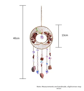Détail d'un attrape-soleil arbre de vie fait main avec dimensions 40cm hauteur et 13cm largeur