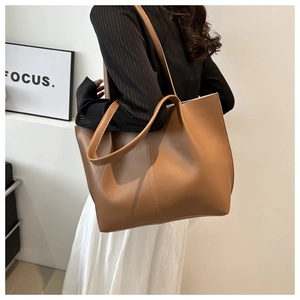 Grande borsa tote minimalista da donna in pelle PU color cammello con tracolle eleganti