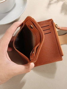 Braune kleine Damen-Bifold-Brieftasche mit vielen Kartenfächern und Reißverschluss