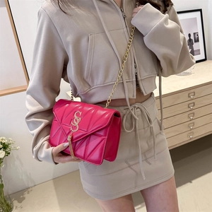 Magenta quilted diamond lattice shoulder bag with gold chain strap and metal tassel