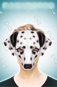 Détail du demi-masque de chien dalmatien avec nez 3D pour cosplay et fête costumée