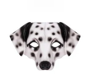 Vue détaillée d'un demi-masque de dalmatien avec oreilles et fentes pour les yeux