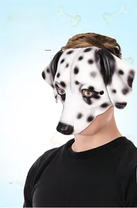 Détail du masque de dalmatien en latex souple pour le cosplay et les soirées