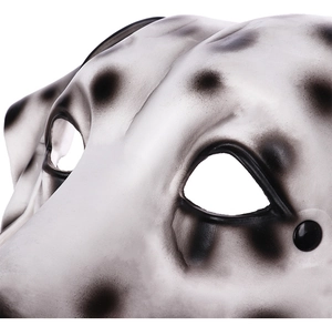 Détail du masque de dalmatien avec taches noires et trous pour les yeux pour déguisement