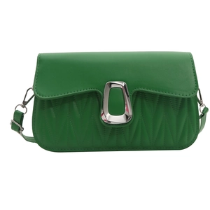 Sac bandoulière carré vert herbe minimaliste avec coutures ondulées et boucle argentée