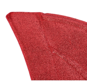 Detailaufnahme von rotem Glitzerstoff mit feinen Nähten für Drachenflügel-Zubehör