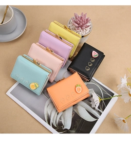 Monedero corto plegable con fruta de dibujos animados lindo para mujeres, mini cartera de PU.