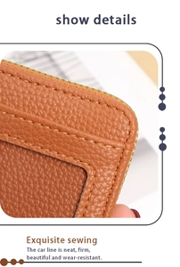 Dettaglio ravvicinato di un portacarte in pelle marrone con zip RFID e cuciture forti