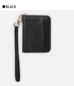 Détail d'un porte-cartes en cuir noir avec fenêtre transparente et dragonne amovible