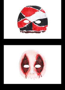 Détail de masques de cosplay d'horreur avec yeux injectés de sang et textures cousues