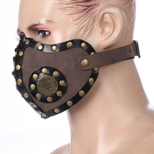Détail du masque steampunk en cuir avec rivets métalliques et filtre en maille