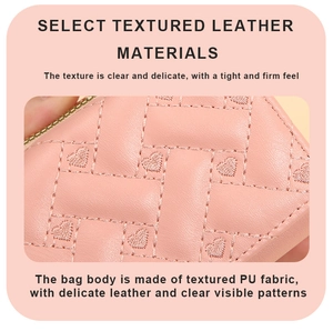 Détail du portefeuille en cuir PU rose avec broderie matelassée en cœur et zip en métal