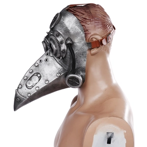Steampunk Pestmaske mit Metallnieten und Zahnrädern aus der 45-Grad-Perspektive