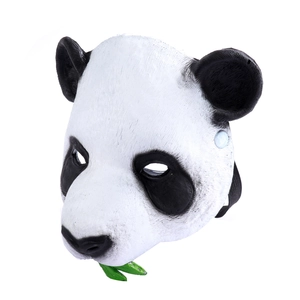Realistische Panda-Maske mit Pelztextur und grünem Bambusblatt-Detail für Halloween-Partys