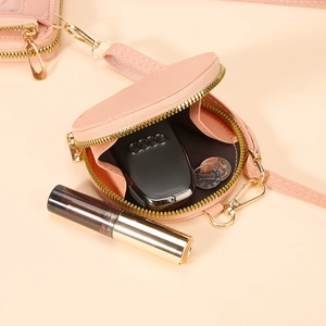 Piccolo portamonete rotondo in pelle PU rosa con cerniera e moschettone in metallo