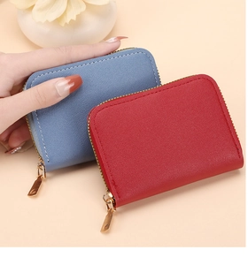 Close-up of litchi grain faux leather card holder with secure U-shaped metal zipper