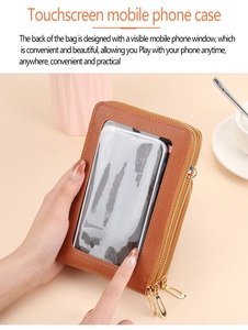 Dettaglio della finestra touch screen in PVC trasparente sulla borsa in pelle PU marrone