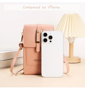 Borsa a tracolla rosa per cellulare con confronto dimensioni rispetto a iPhone Pro