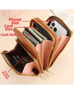 Layout interno della borsa a tracolla marrone con scomparti per carte e portafoglio