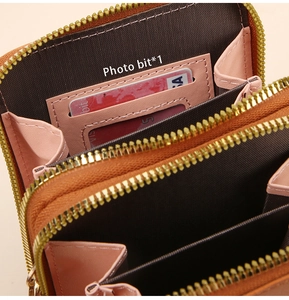 Detalle del bolso multifuncional de cuero para móvil con ranuras para tarjetas y cremallera