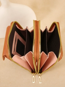 Bolso bandolera de cuero marrón para móvil con doble cremallera y múltiples compartimentos