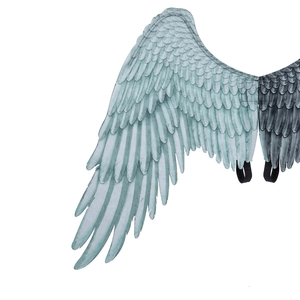 Détail d'ailes d'ange en non-tissé avec texture de plumes et sangles élastiques durables