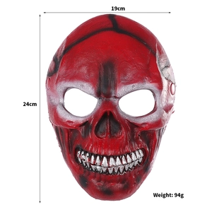 Détail du masque d'horreur crâne rouge dimensions 24x19cm avec fissures noires réalistes